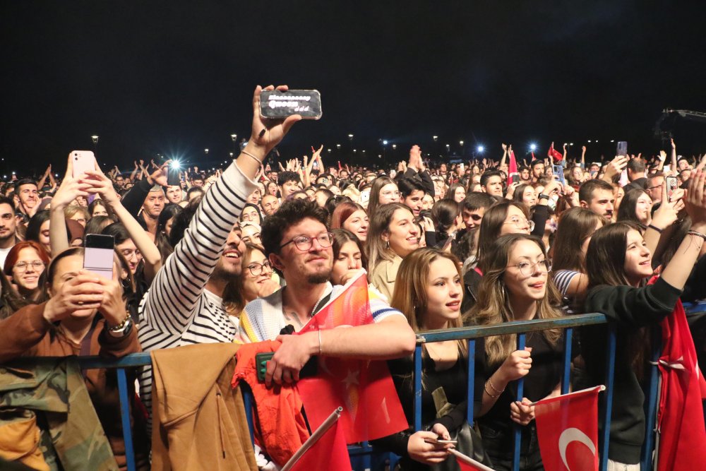 Gülşen 29 Ekim konseriyle Eskişehir'i salladı