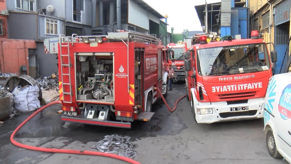 Sanayi sitesinde yangın paniği: Alevler kısa sürede her yeri sardı