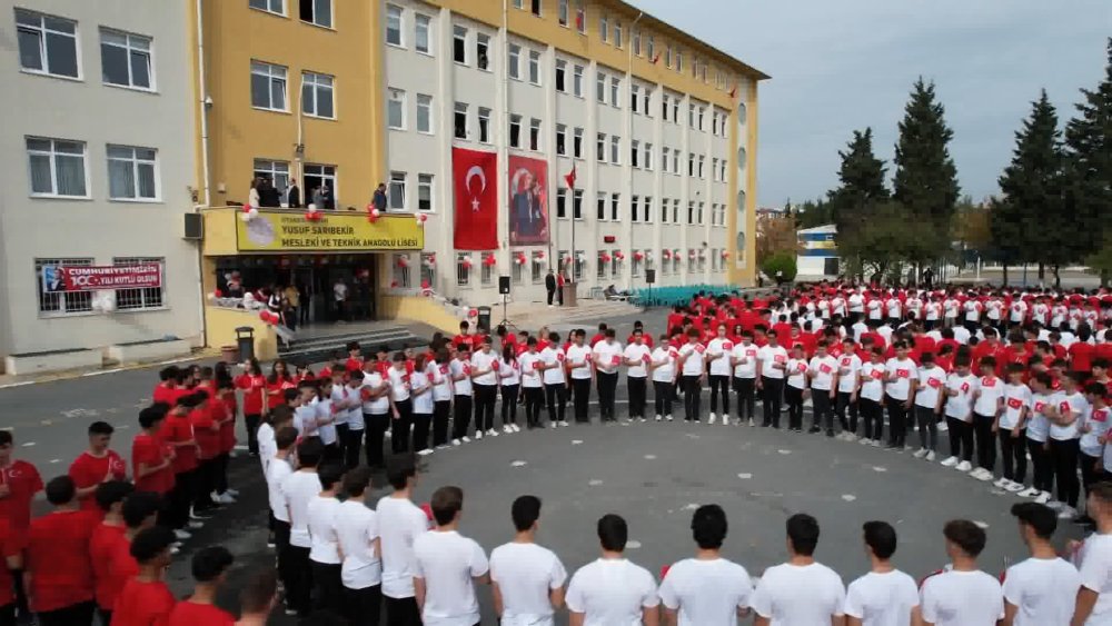 Silivri'de lise öğrencilerinden Cumhuriyet’in 100’üncü yılı için ‘kuruluş numarası rekoru’