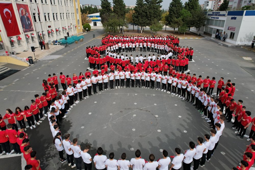 Silivri'de lise öğrencilerinden Cumhuriyet’in 100’üncü yılı için ‘kuruluş numarası rekoru’