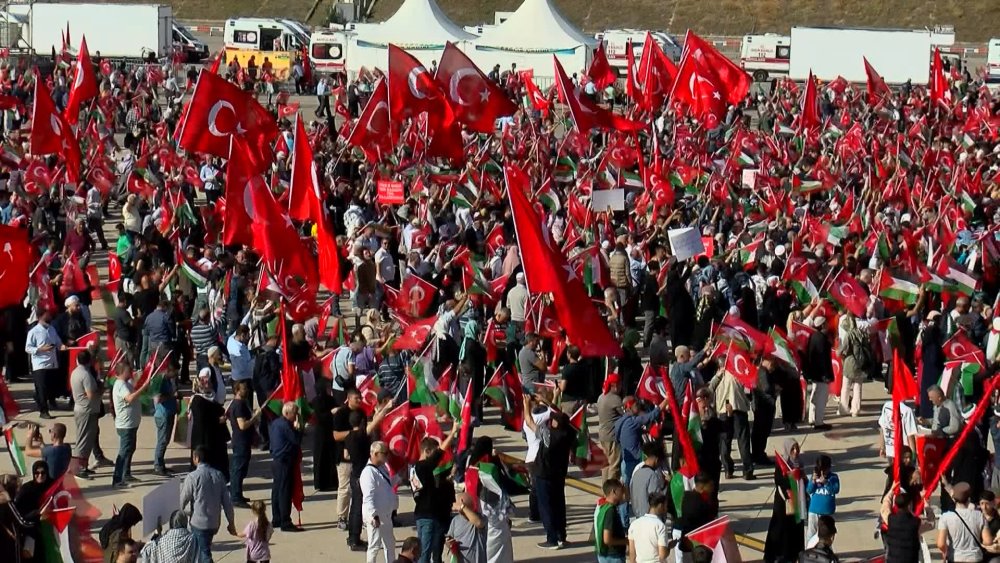 İstanbul'da Büyük Filistin Mitingi: Alana girişler başladı
