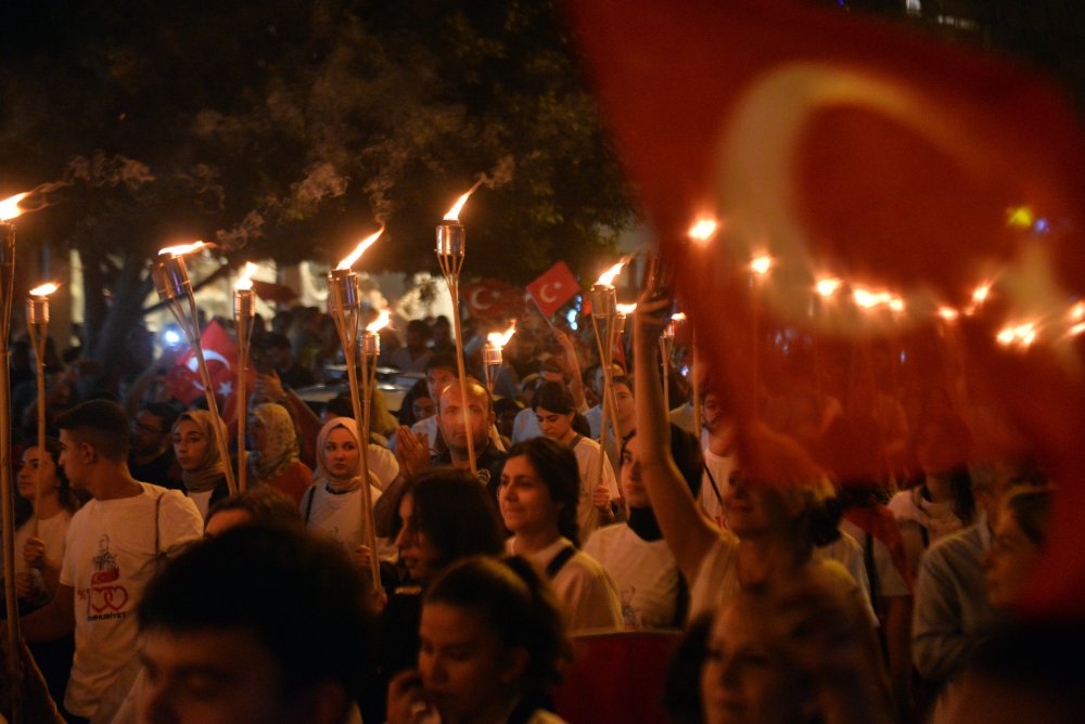 Adana'da Cumhuriyet'in 100’üncü yılında fener alayı yürüyüşü