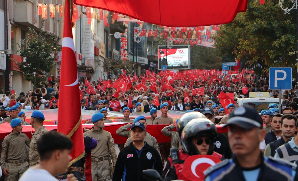 Trakya'da 29 Ekim kutlamalarına binlerce kişi katıldı