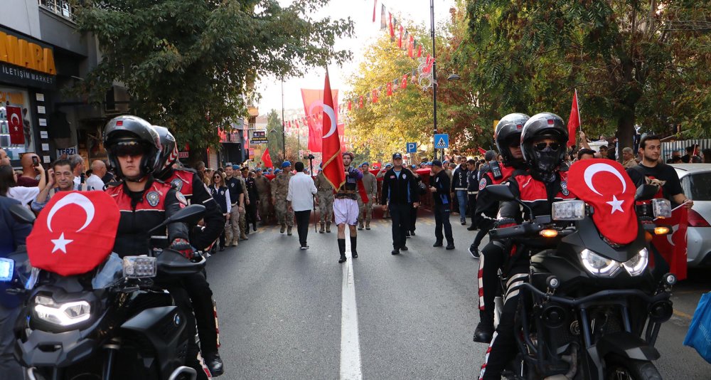 Trakya'da 29 Ekim kutlamalarına binlerce kişi katıldı