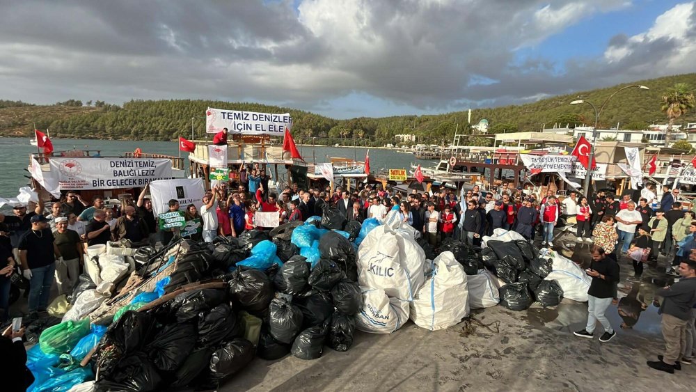 Bodrum'da deniz dibi temizliğinde15 ton atık toplandı