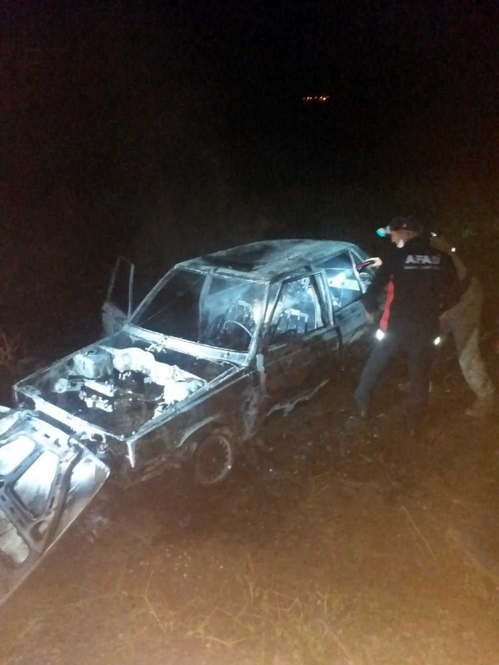 Şarampole devrilip alev aralan araçta 6 kişi hayatını kaybetti