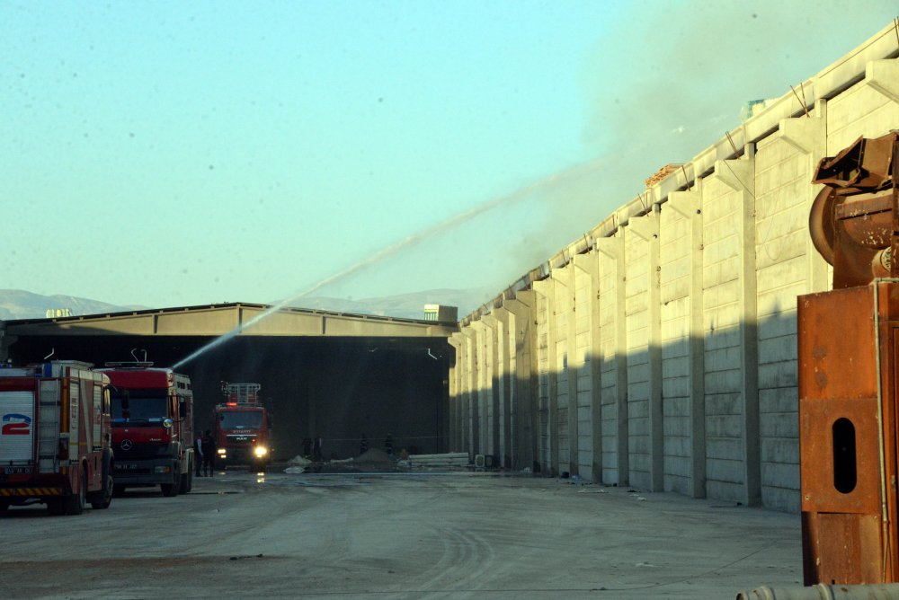 Kahramanmaraş'ta tekstil fabrikası yangını
