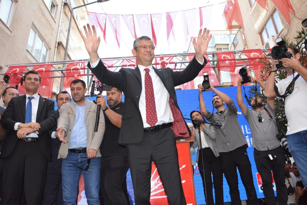 Özgür Özel'in ilk ziyareti Manisa'ya: 'Halk artık iktidarı değiştirecek bir CHP istiyor'