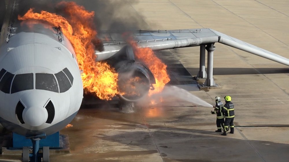 'Uçakta yangın tatbikatı' gerçeğini aratmadı