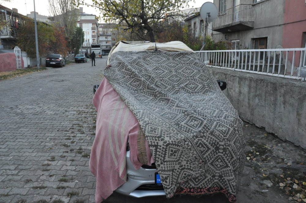 Kentte sıcaklık eksi 6 dereceye düştü: Araçlar için battaniyeli önlem