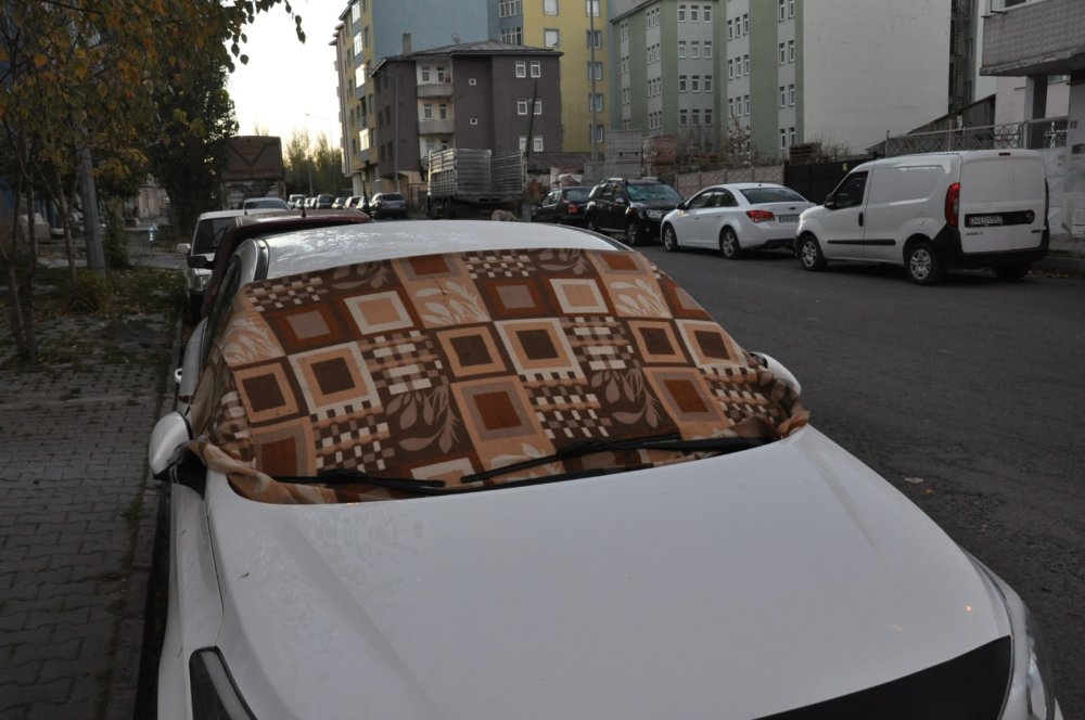 Kentte sıcaklık eksi 6 dereceye düştü: Araçlar için battaniyeli önlem