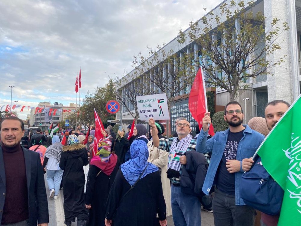 Edirnekapı'dan Beyazıt'a Filistin'e destek için yürüdüler