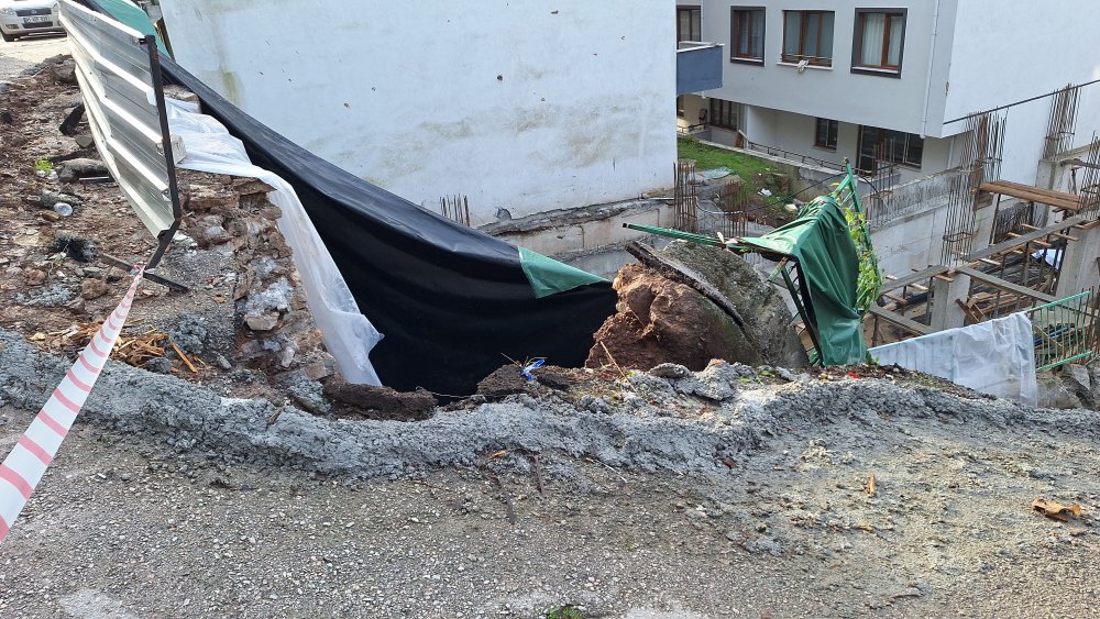 İstinat duvarı çöken sokakta inşaat alanı kaydı