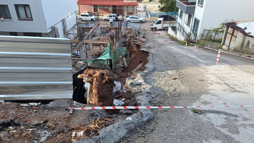 İstinat duvarı çöken sokakta inşaat alanı kaydı
