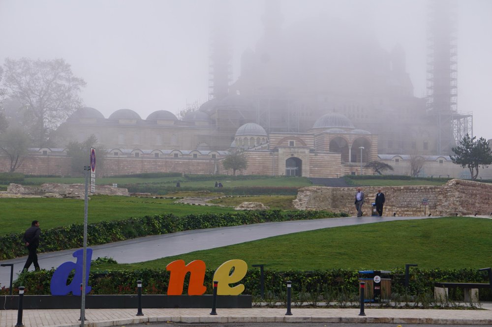 Edirne'de sabah saatlerinde sis etkili oldu