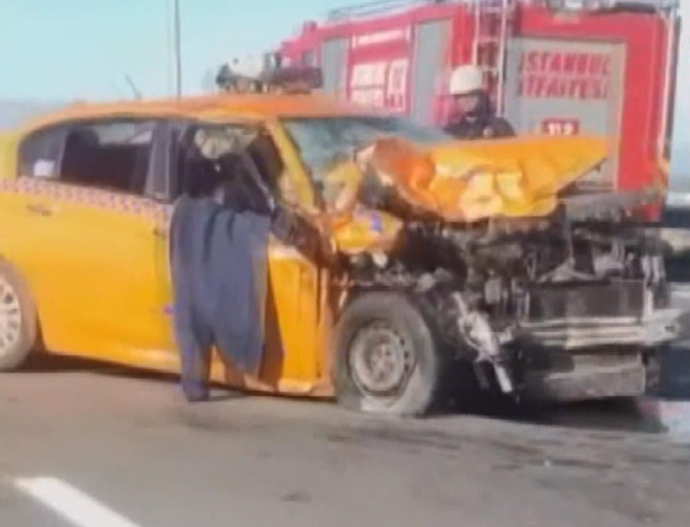 Otomobille taksinin çarpıştığı kazada 1 kişi hayatını kaybetti