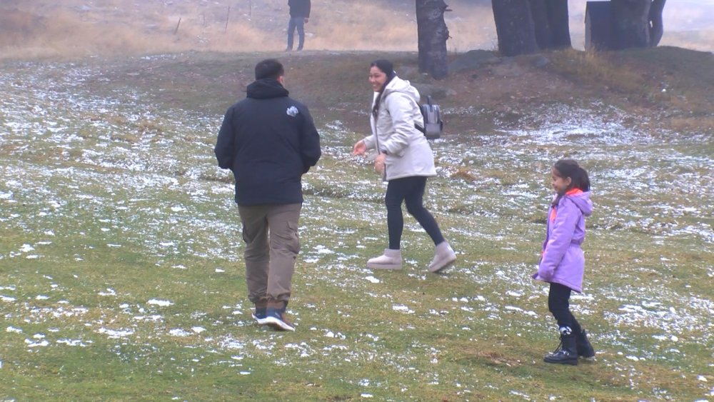 Uludağ'a mevsimin ilk karı yağdı