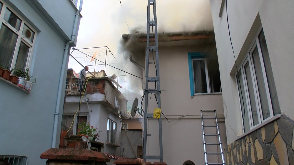 2 katlı binadaki yangında Egemen bebek hayatını kaybetti