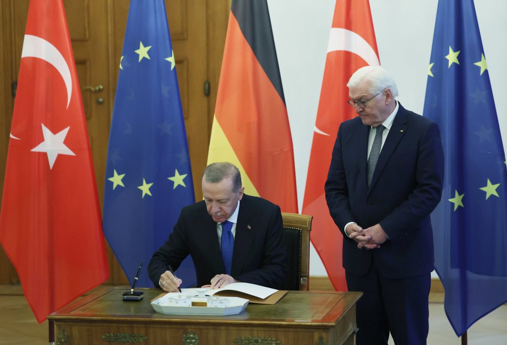 Berlin'den gergin görüşme: Erdoğan, Almanya Cumhurbaşkanı Steinmeier ile bir araya geldi