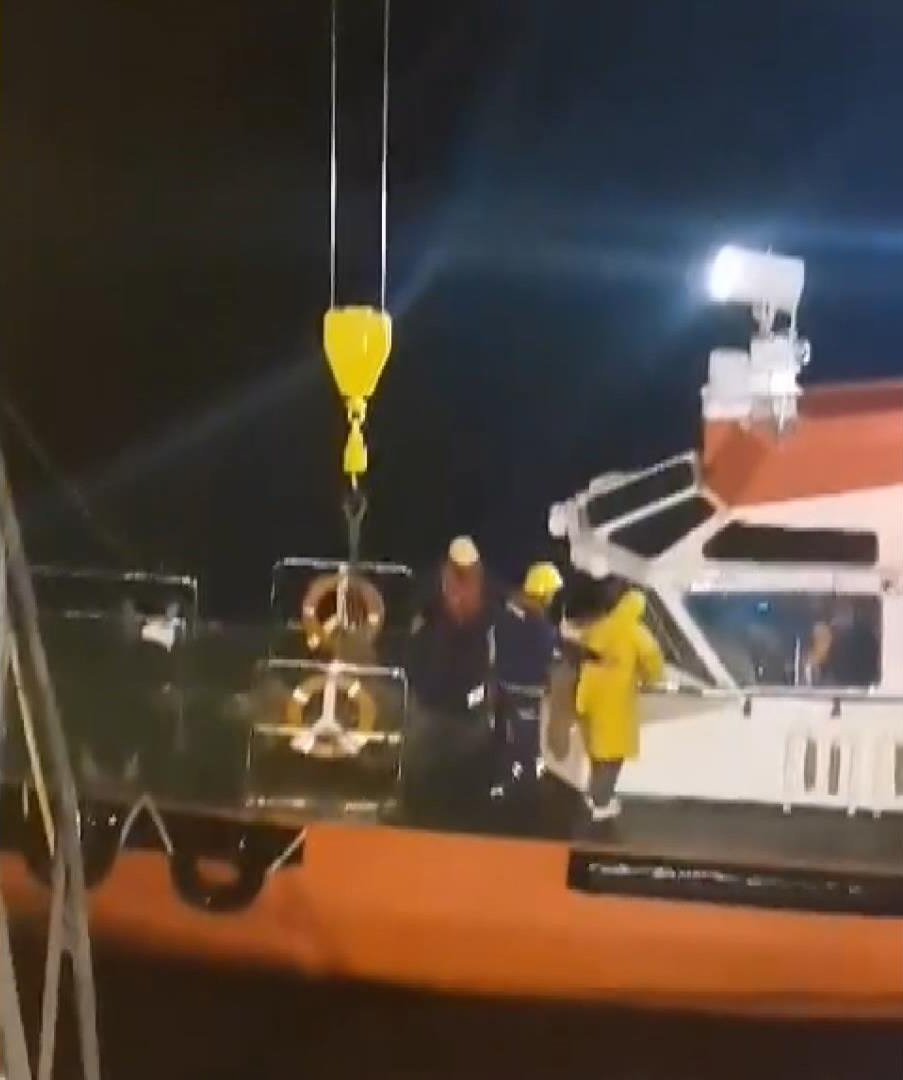 Gemide yaralan personele kurtarma operasyonu düzenlendi