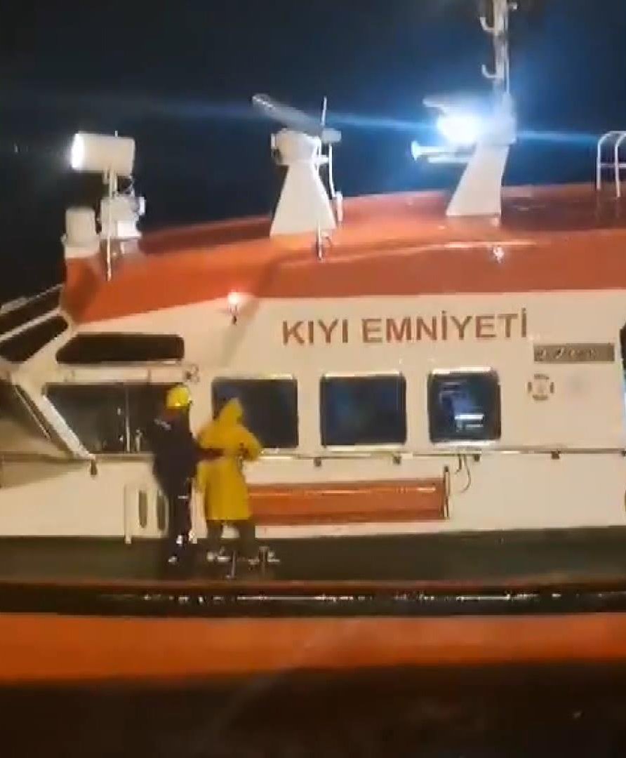 Gemide yaralan personele kurtarma operasyonu düzenlendi