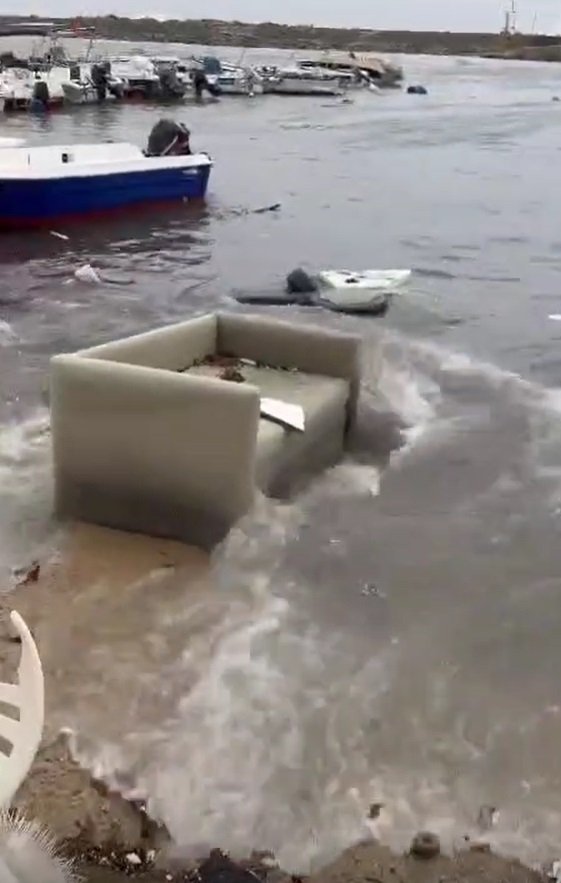Yalova'da deniz taştı, teknelerde maddi hasar meydana geldi