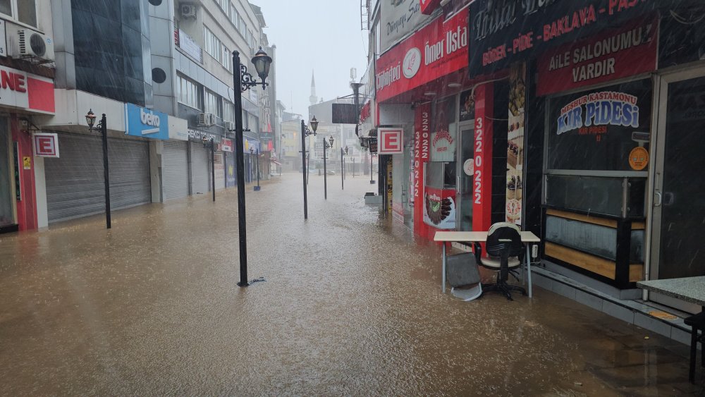 Zonguldak afeti yaşıyor... Okullar tatil edildi! Kuru yük gemisi kayıp!