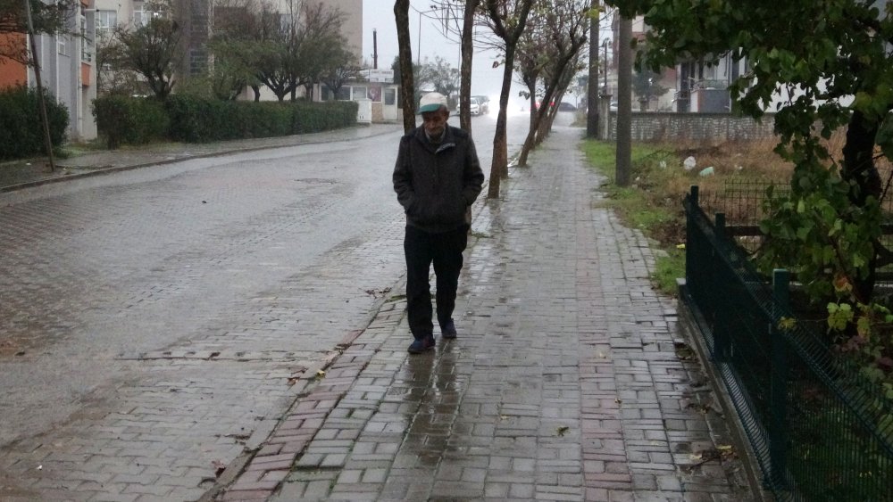 Edirne'de sağanak yağış hayatı olumsuz etkiledi