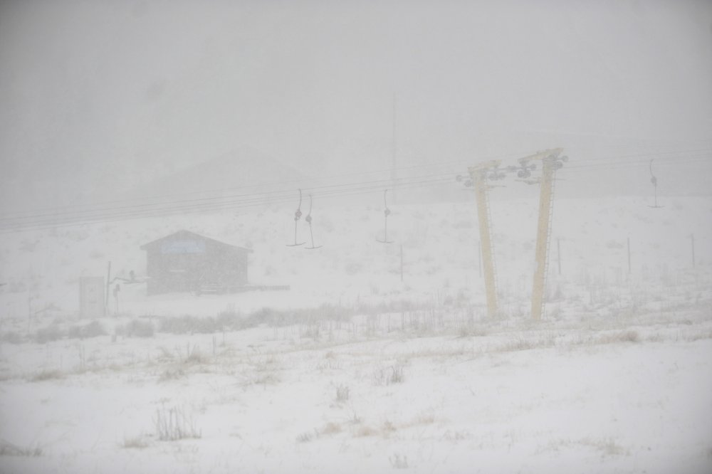 Uludağ'da kar, fırtına ve sis etkili