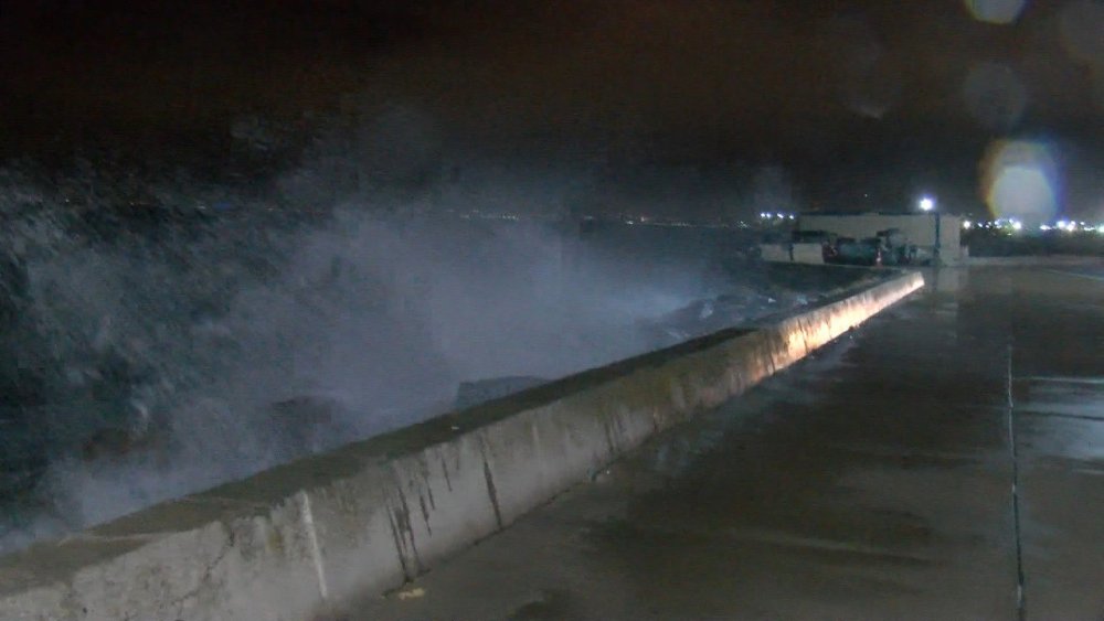 İstanbul'da fırtına; 1 tekne battı