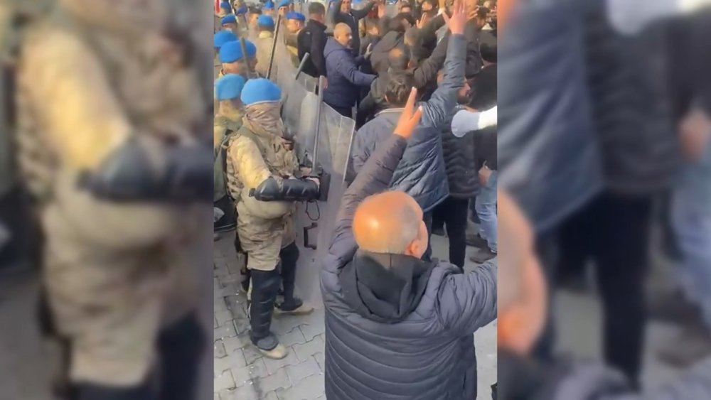Özak tekstil işçilerine coplu müdahale: Aralarında sendika başkanının da olduğu 9 kişi gözaltında