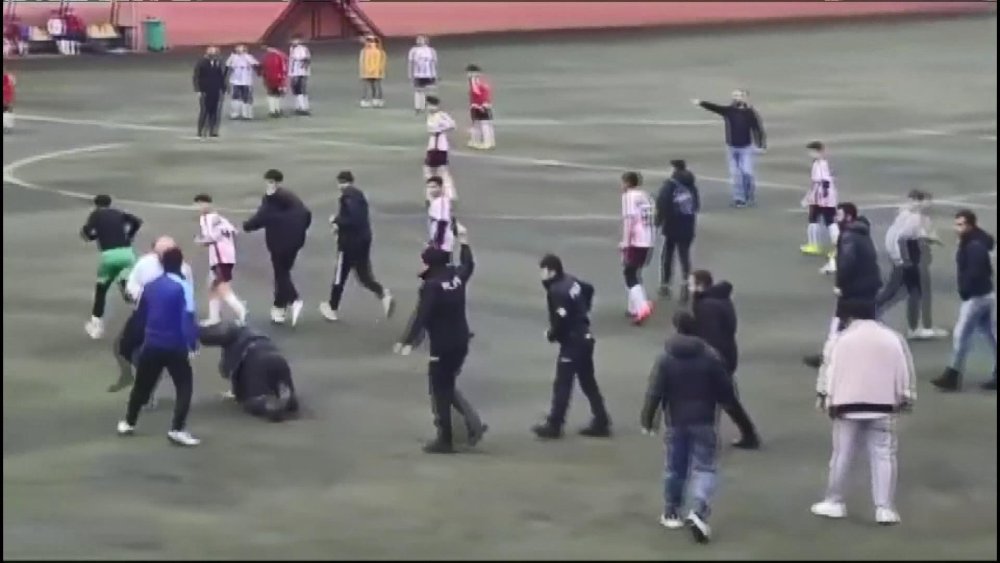 Avcılar'daki futbol maçı kavgasını polis güçlükle ayırdı