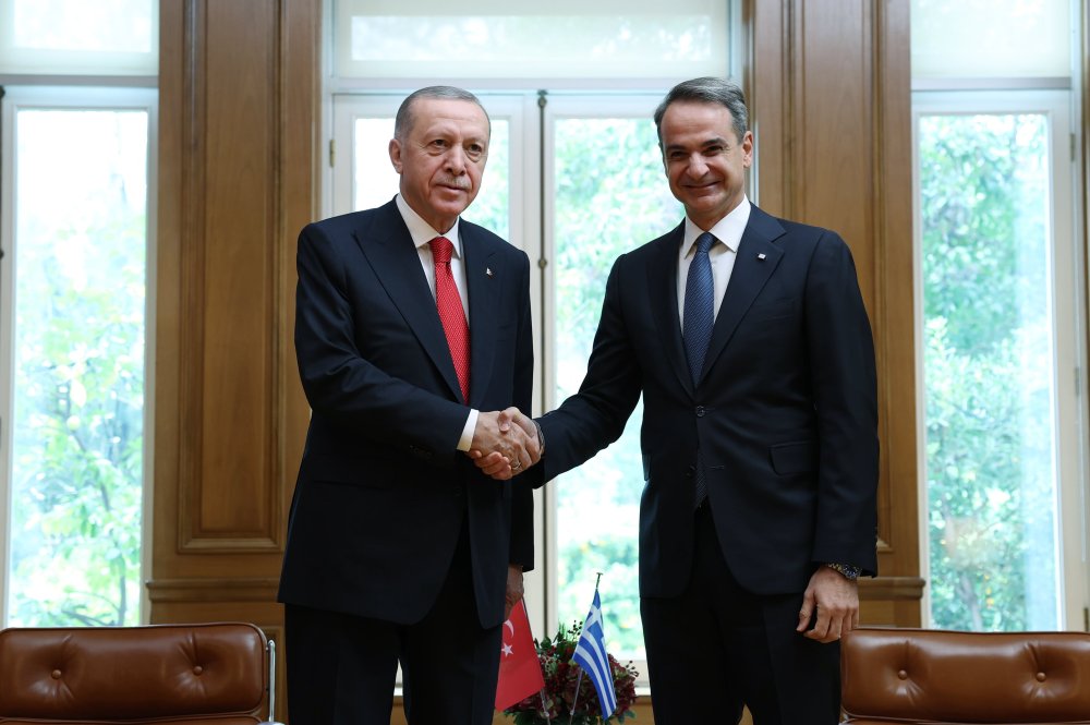 Cumhurbaşkanı Erdoğan 6 yıl sonra Yunanistan'da: Miçotakis ile bir araya geldi