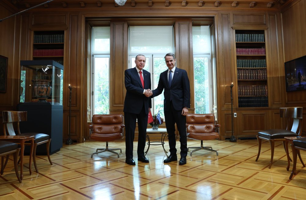 Cumhurbaşkanı Erdoğan 6 yıl sonra Yunanistan'da: Miçotakis ile bir araya geldi