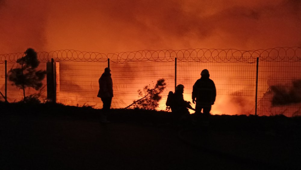 Lojistik fabrikada büyük yangın: Çevre illerden takviye ekip istendi