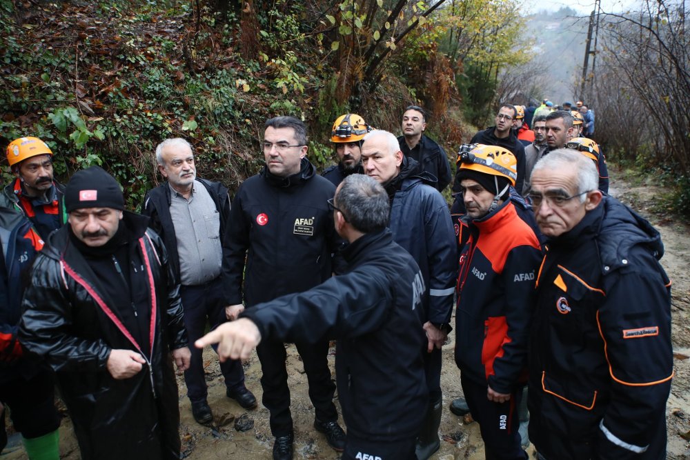 AFAD: Zonguldak'taki heyelanda 2 kişinin cansız bedenine ulaşıldı
