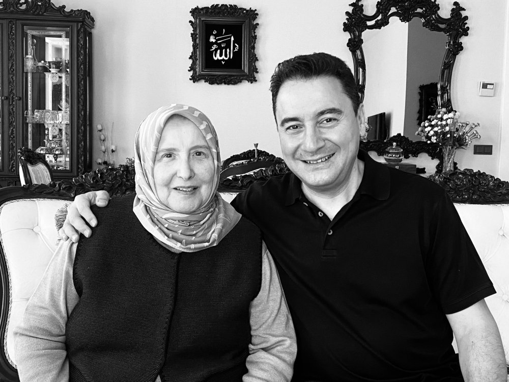 Ali Babacan'ın annesi, son yolculuğuna uğurlandı