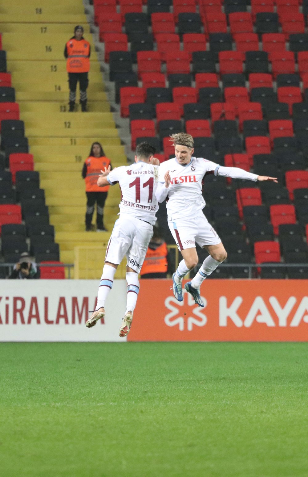 Trabzonspor 3 puanı 3 golle aldı