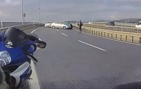 Büyükçekmece'de motosiklet kazası kamerada