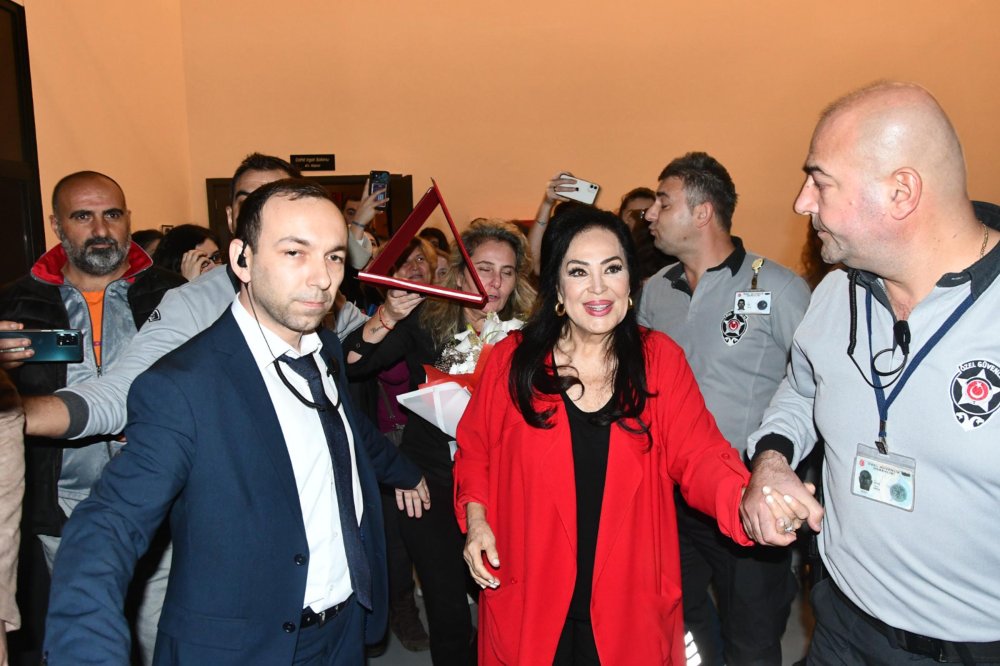 Türkan Şoray, tiyatro sanatçısı Cahit Irgat’ı anma gecesine katıldı