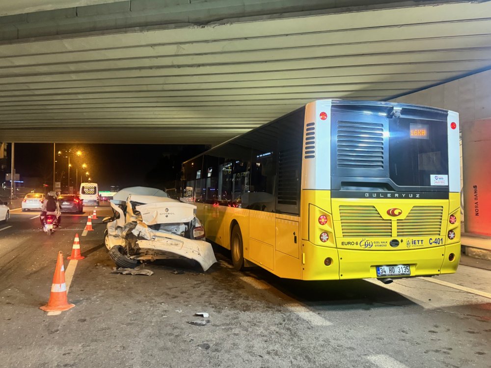 Kadıköy'deki kazada 7 araç zarar gördü