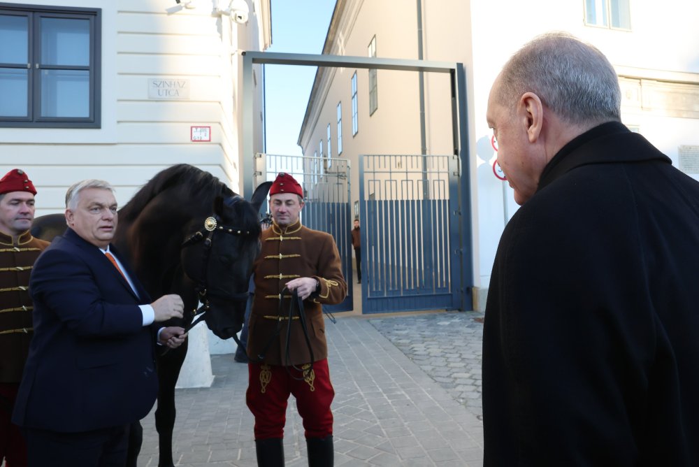 Cumhurbaşkanı Erdoğan'dan Orban’a TOGG hediyesi