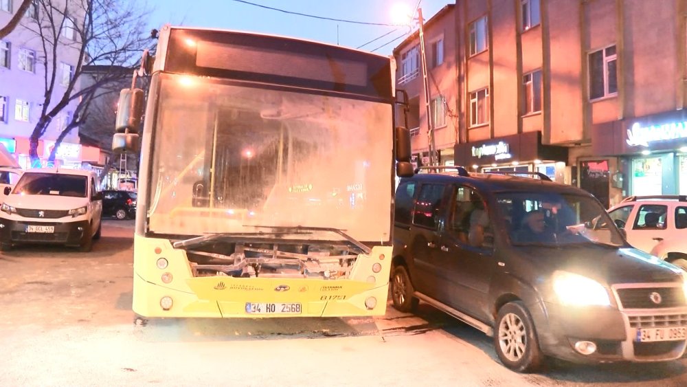 Sarıyer'de seyir halindeki İETT otobüsü yandı!