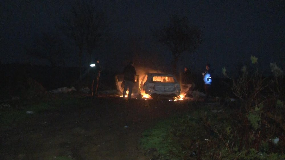 CHP ilçe yöneticisine uzun namlulu silahlı saldırı: Aracı yakıp taksiyle kaçmışlar
