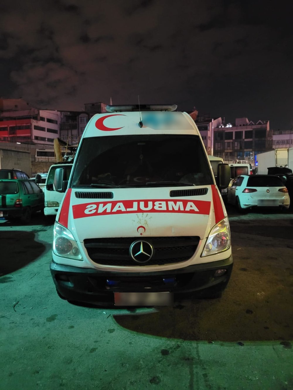 Uyuşturucu sevkiyatı için ambulansı kullandılar: 4 sağlık personeli yakalandı