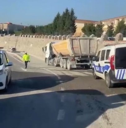 Araçların üzerine beton döken kamyonun sürücüsü yakalandı