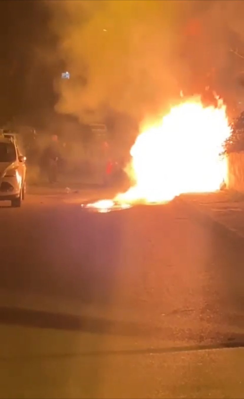 Kartal'da, park halindeki otomobilde yangın çıktı