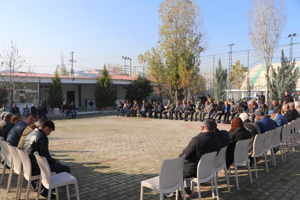 AK Partili vekiller devreye girdi: Husumetli aileler, törenle barıştı