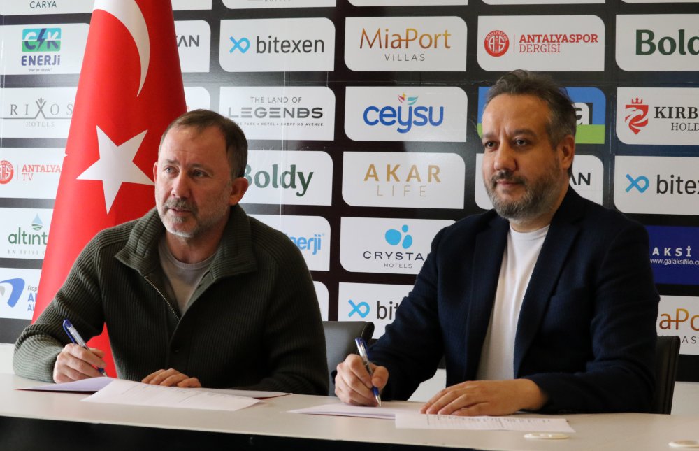Sergen Yalçın, Antalyaspor'a imzayı attı