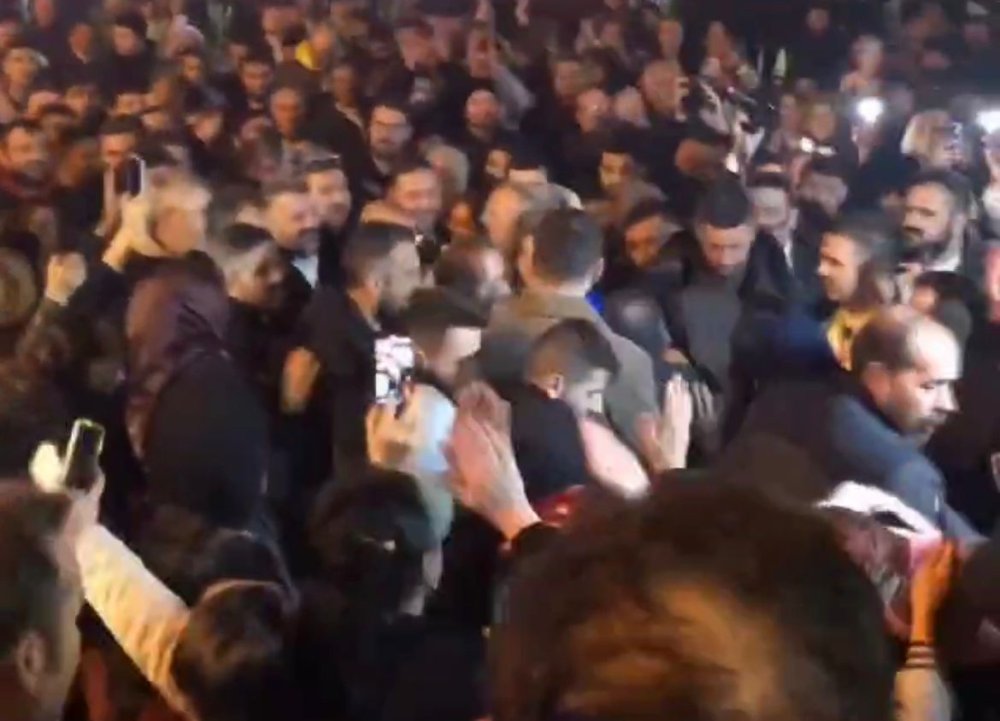 Başkan adayı Tutuk'a Yalova'da meşaleli karşılama
